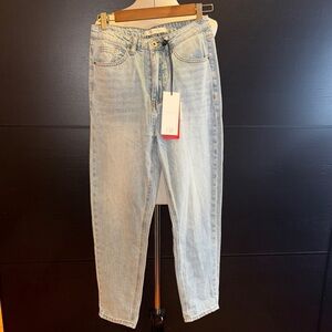 Q2 High Rise Light Wash Jeans Size S new